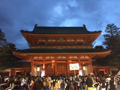 夜の平安神宮は羅生門 ホリスティックケアサロンりおんのブログ